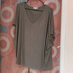 Michael Stars Large dolman sleeves tee in olive